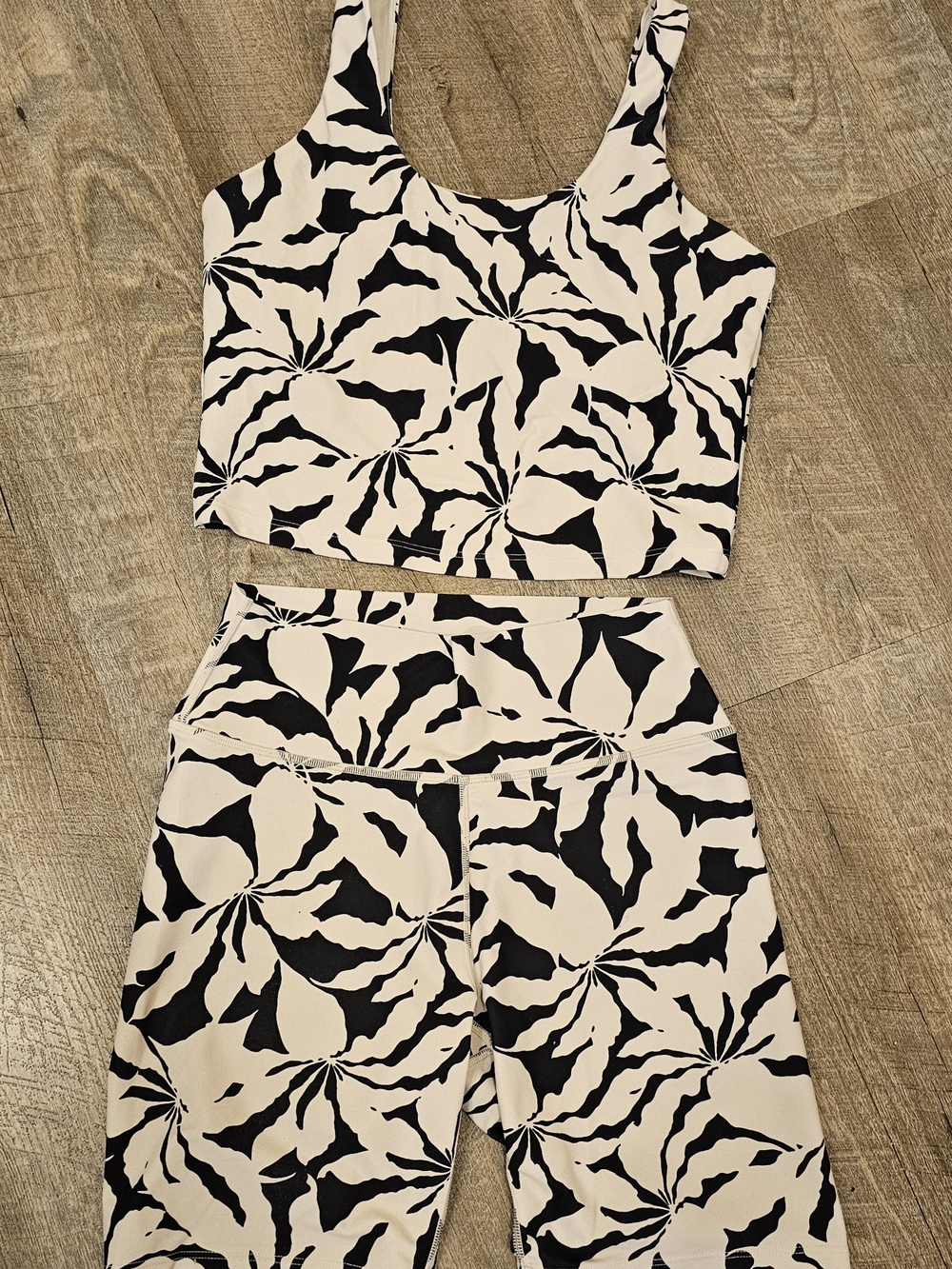 Sage Collective two piece active wear set size